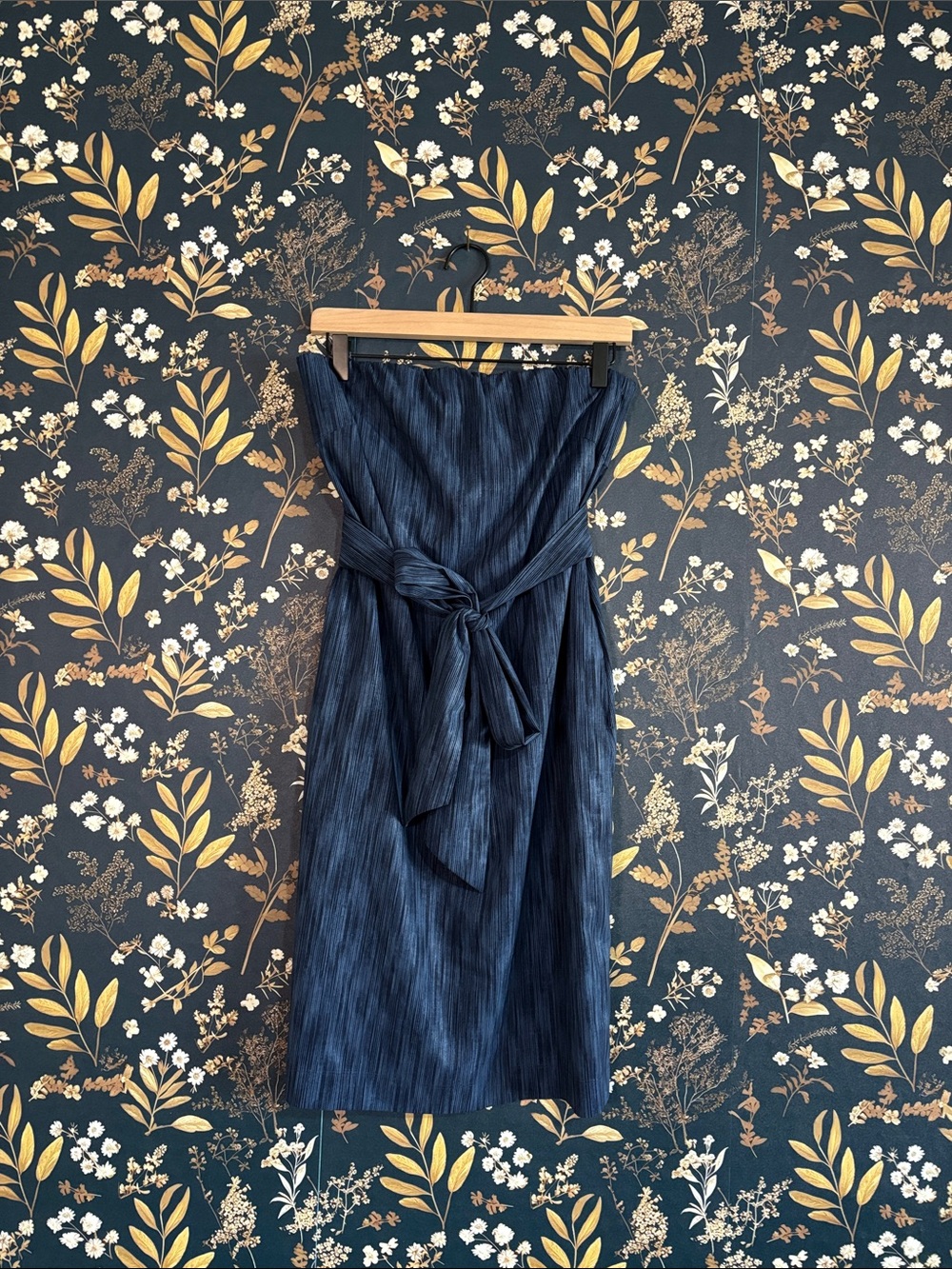 Athleta Go Anywhere Strapless Dress Strapless Navy Blue Tie-Waist Midi Dress 10